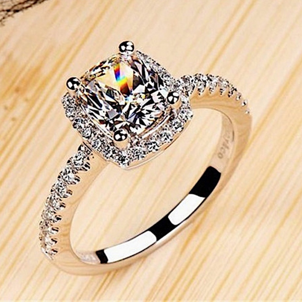 Stunning .925 Sterling Silver white sapphire Ring